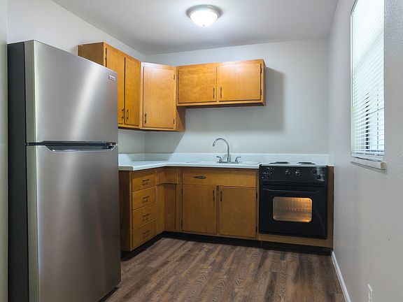 3rd image of 1528 E Austin St #5