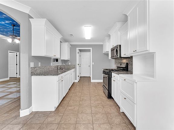 3rd image of 1300 N 31st St