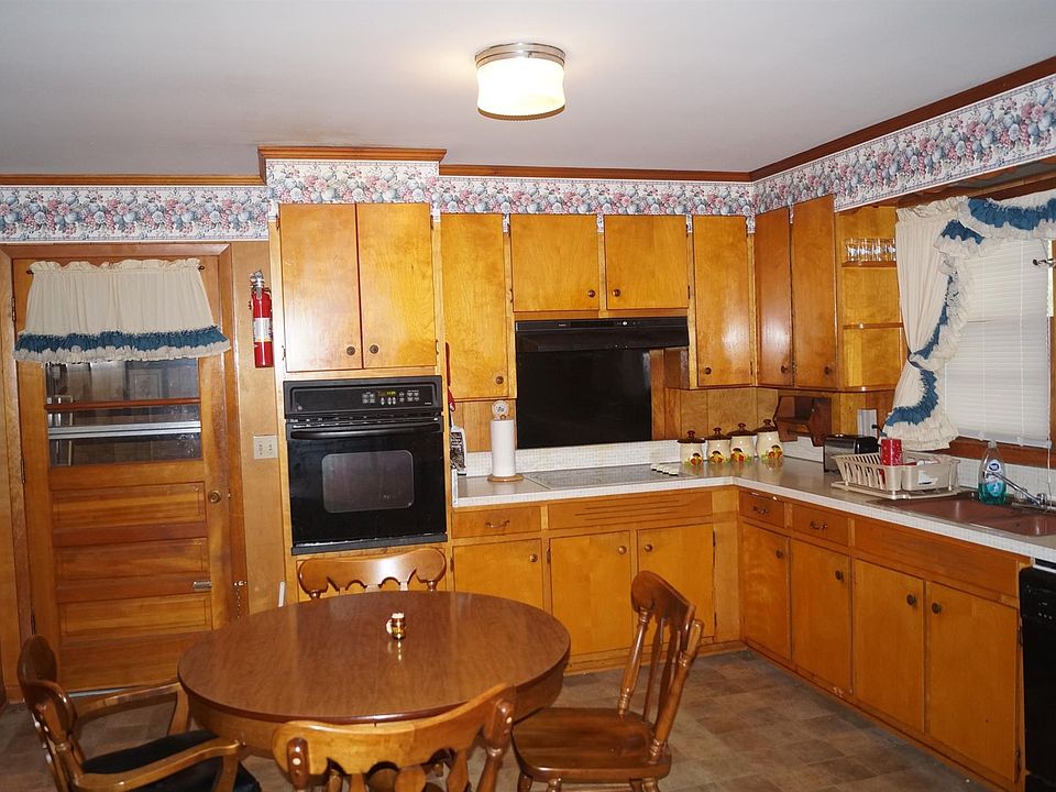 2nd image of 906 Minerva Dr