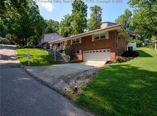 806 Whispering Way, South Charleston, WV 25303