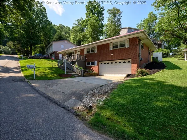 806 Whispering Way, South Charleston, WV 25303