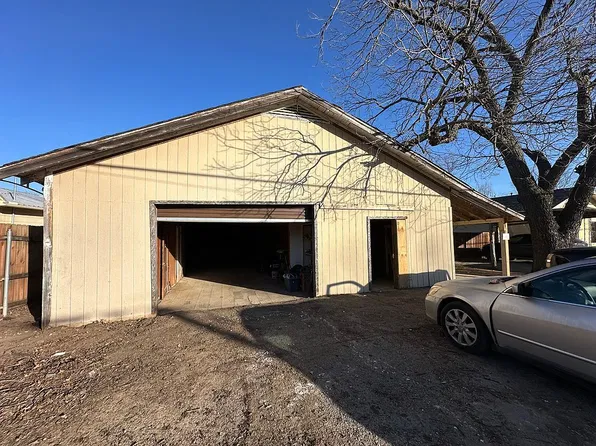 417 S Prairie St, Pilot Pt, TX 76258