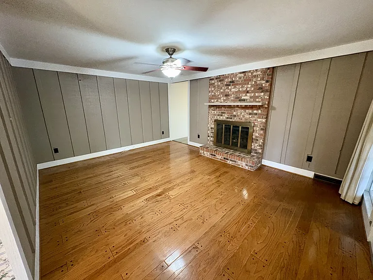 1003 Chambers Ln — Photo 7