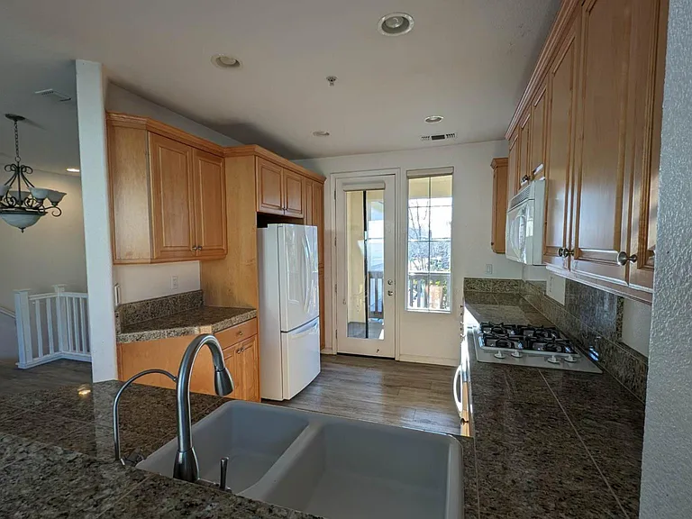 1815 Nancy Ln — Photo 7