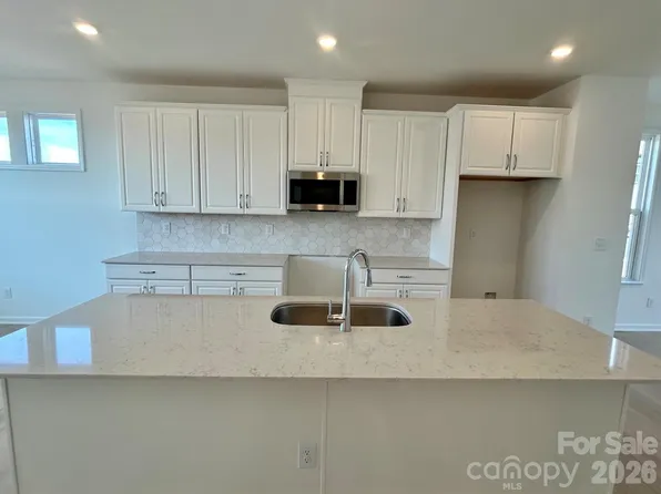 2137 Hawksworth Ln, Charlotte, NC 28262