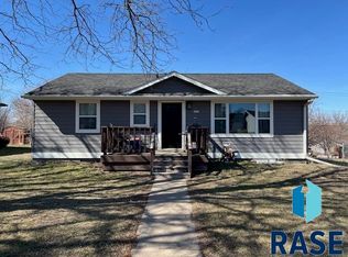1102 S Sanborn St, Chamberlain, SD 57325