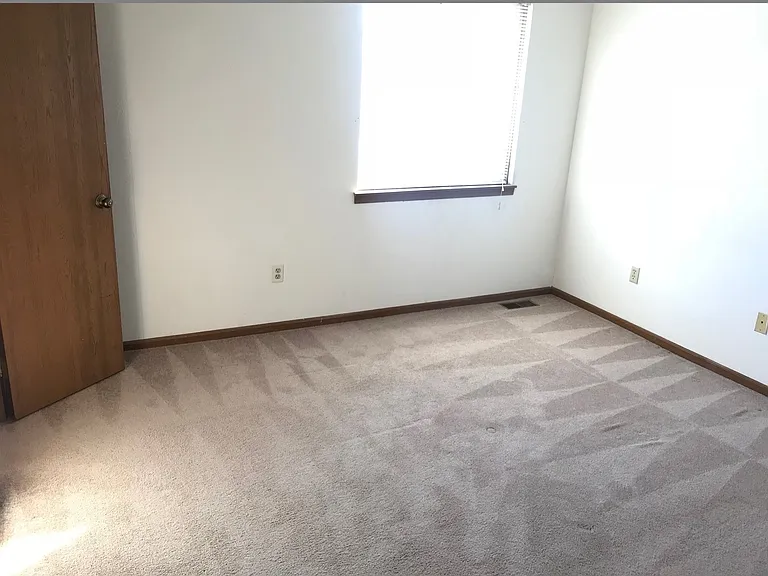 2752-2758 Scarlet Oak — Photo 4