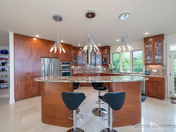 5th image of 3937 England Dr