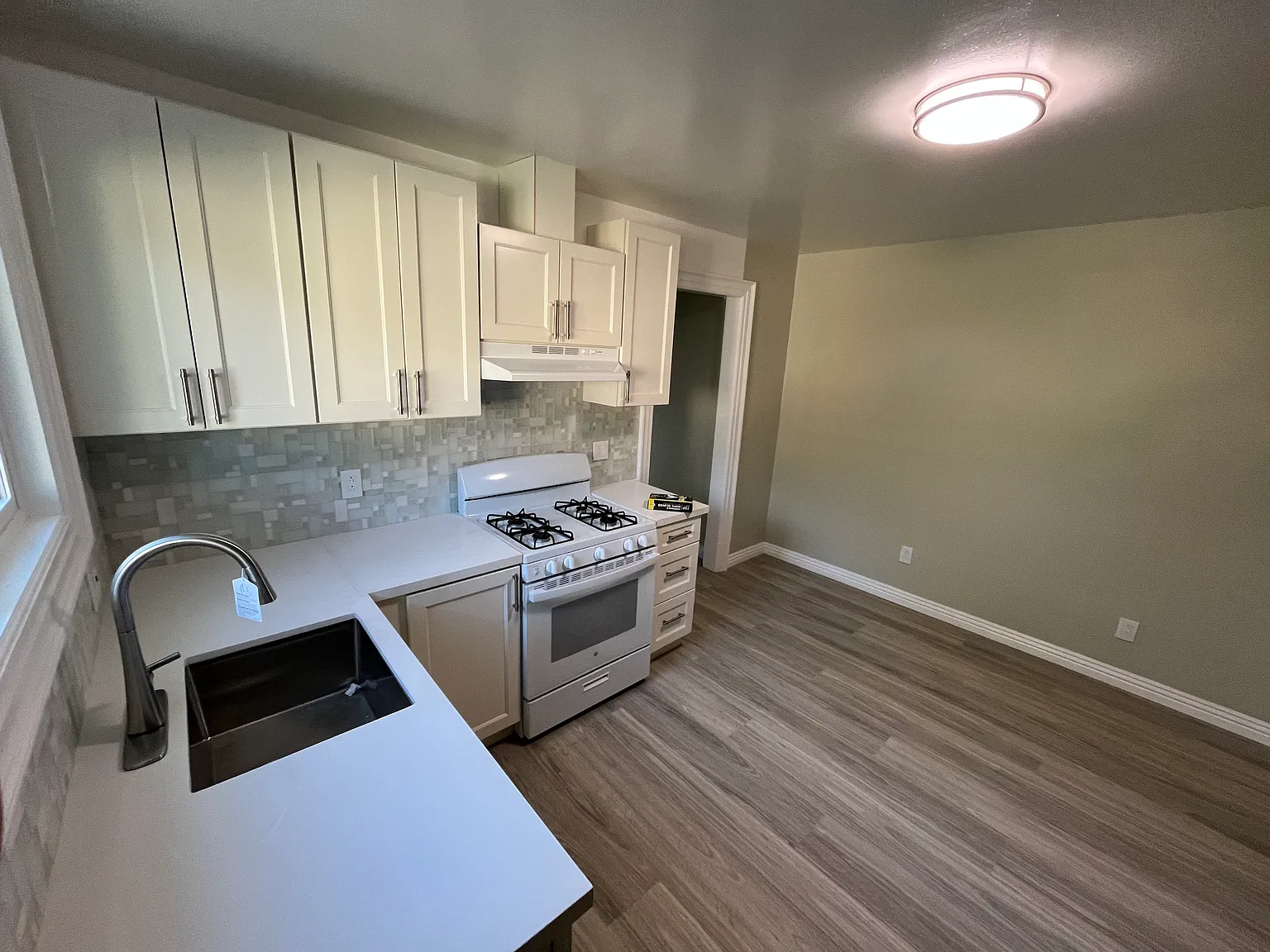 1 bed, $2,500 — Photo 2