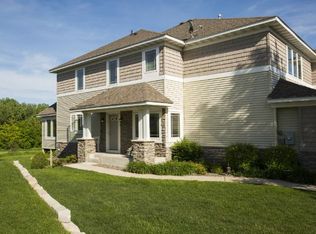2791 Spy Glass Dr, Chaska, MN 55318