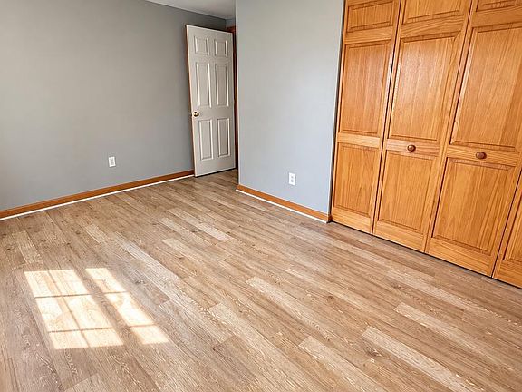 4th image of 19 Mitnick Ct