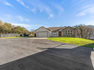 1401 7th Ave, Gold Hill, OR 97525