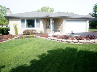 19700 Cambridge Dr, Mokena, IL 60448