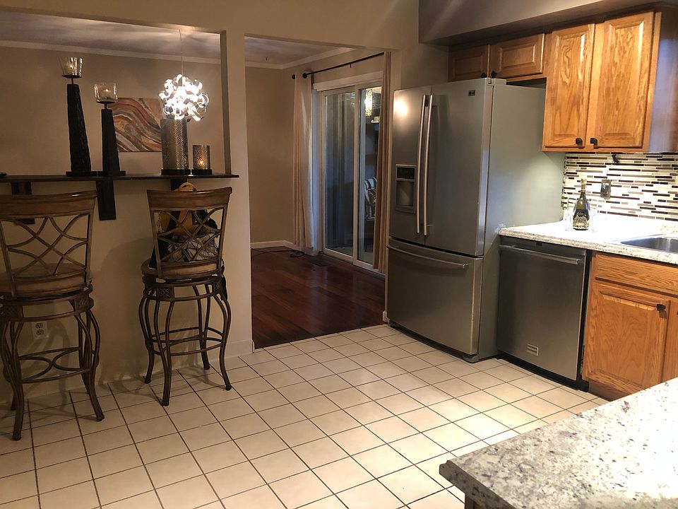 1st image of 80 E Grove St