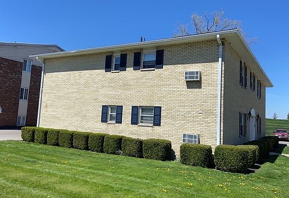 3rd image of 111 Imperial Ct #5