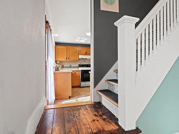 5th image of 1525 N Clark St