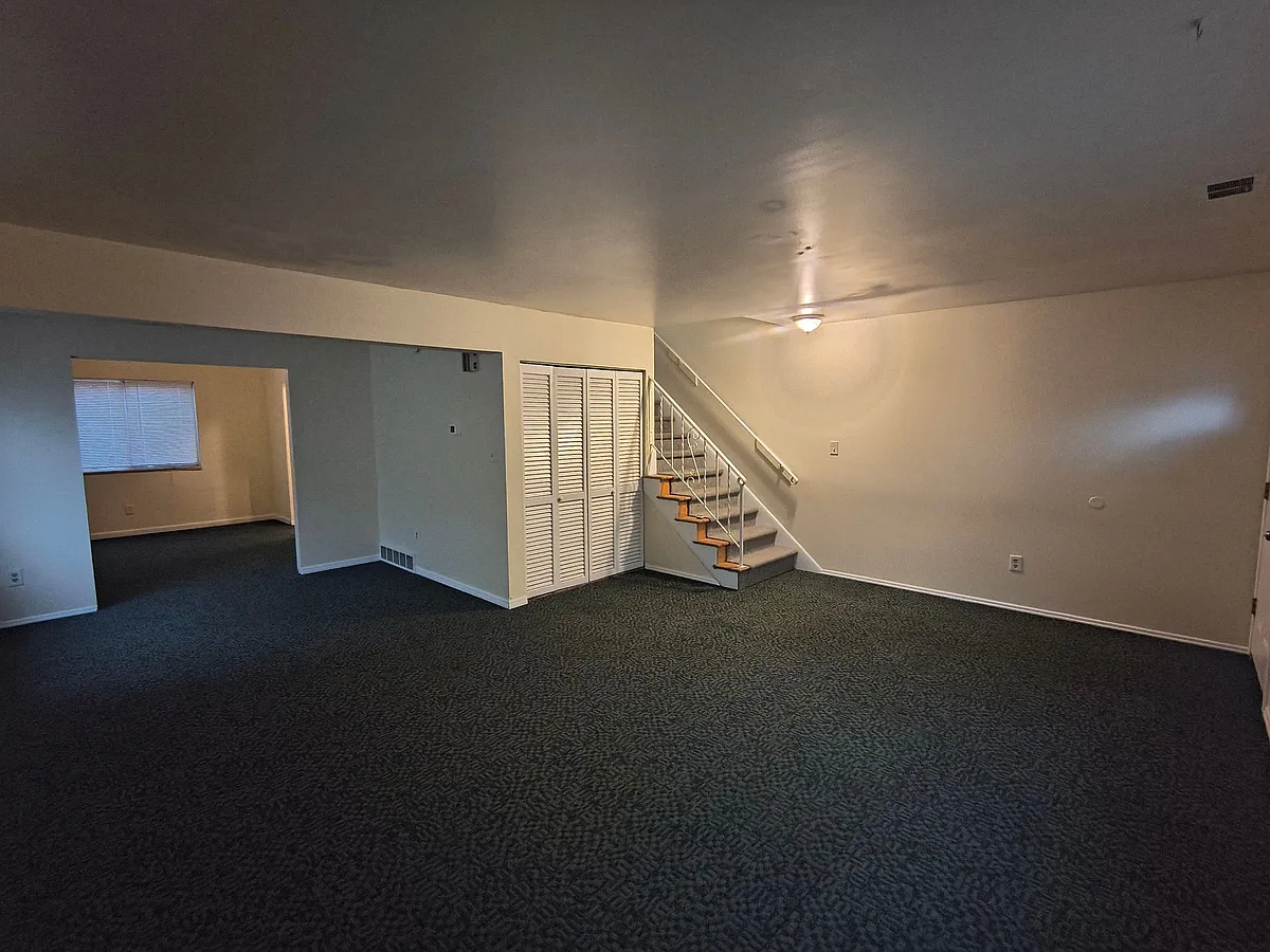 Building Photo - 1851 & 1853 Cromwell Dr #2