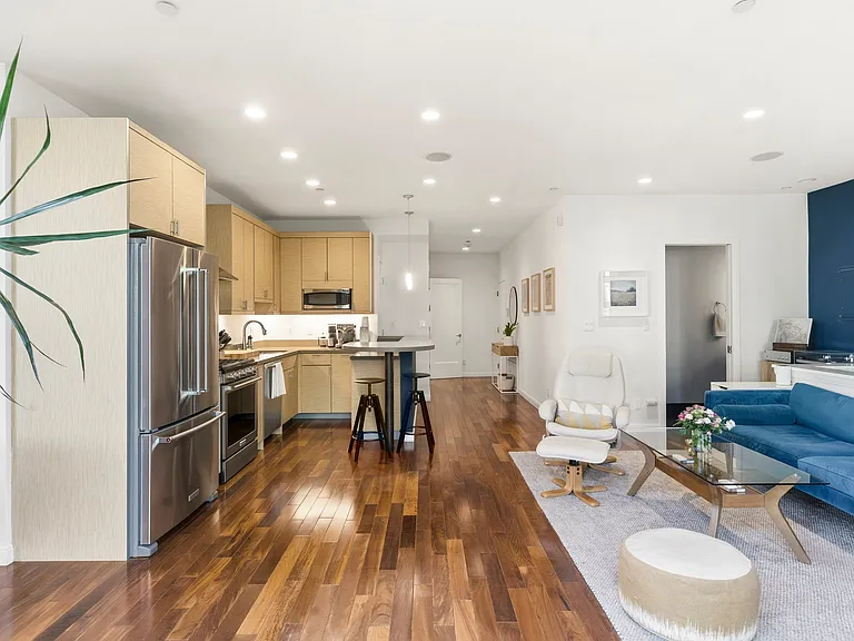 576 Shotwell St #1 — Photo 4