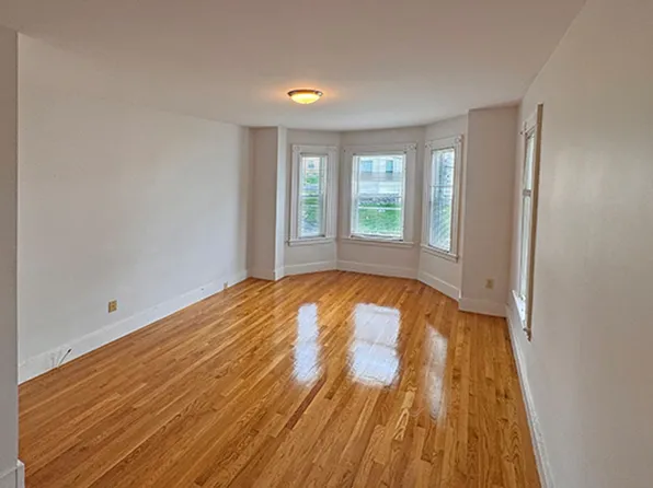 19 Norumbega Ter, Waltham, MA