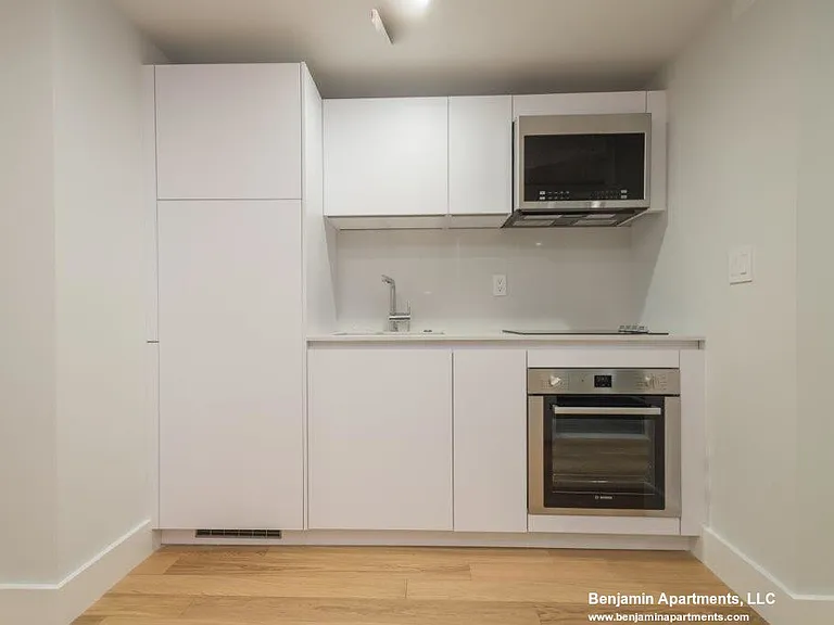35 South St #B5 — Photo 1