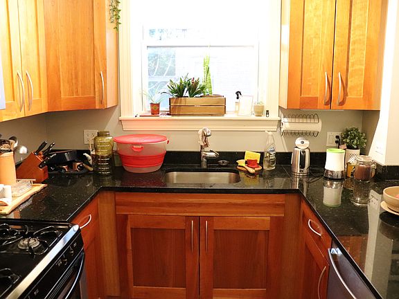 4th image of 924 W Ainslie St APT 3N