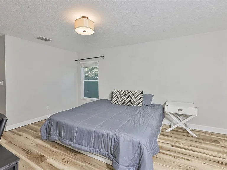 2331 W Chestnut St — Photo 19