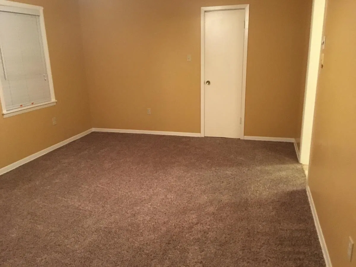 3 bed, 1.5 bath, 1416 sqft, $1,300 — Photo 3