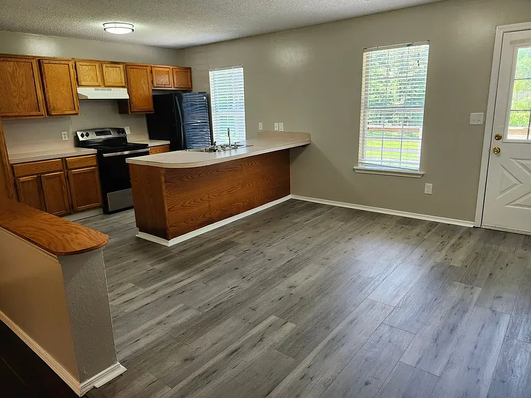 1818 Watts Rd — Photo 3