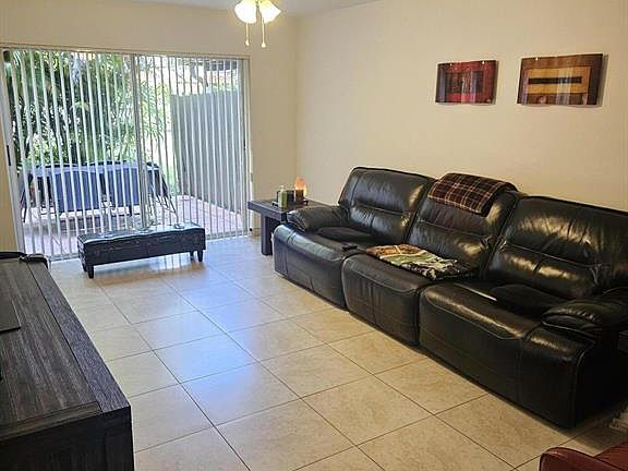 5th image of 1412 SW 110th Way