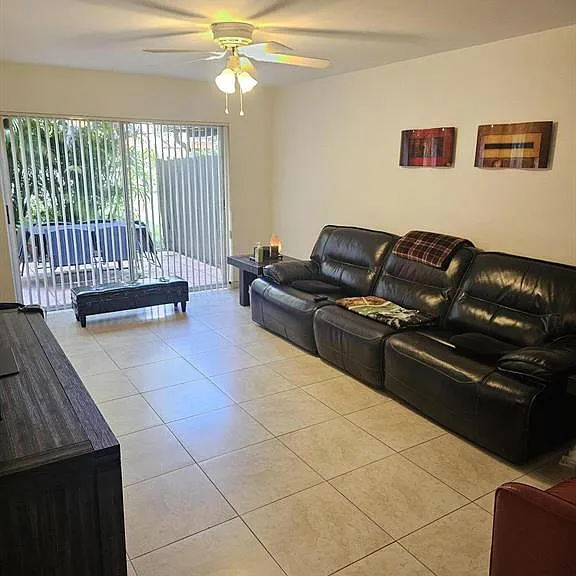 1412 SW 110th Way — Photo 5