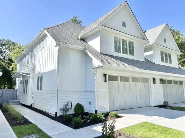824 E Franklin Ave, Naperville, IL 60540
