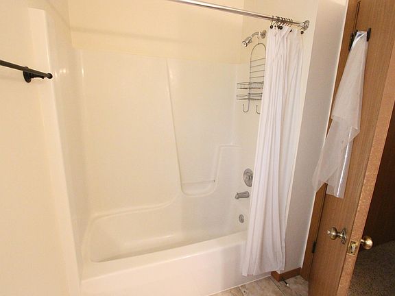 5th image of 7027 Ashwood Ln