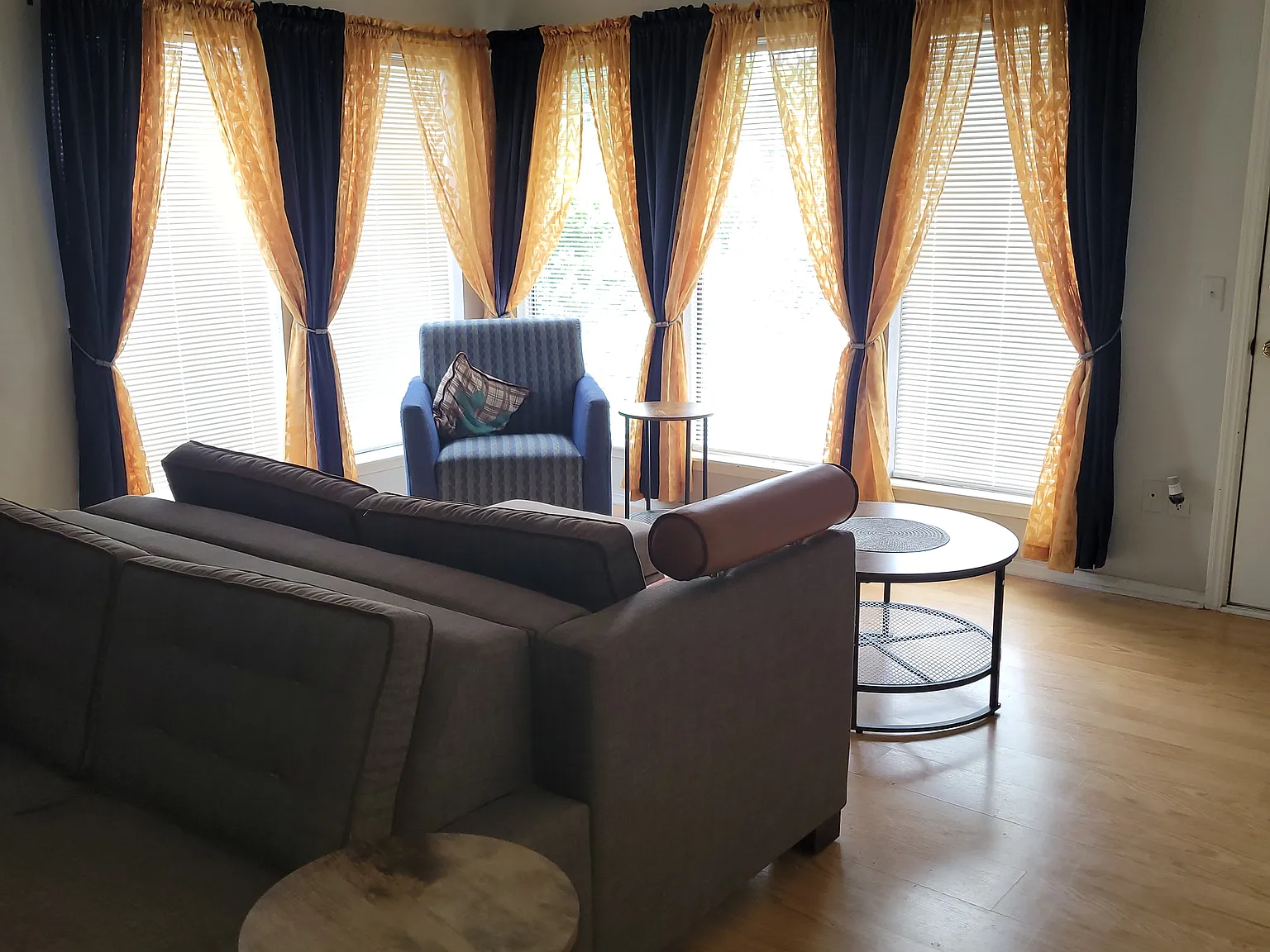 2 bed, 2000 sqft, $2,400 — Photo 2