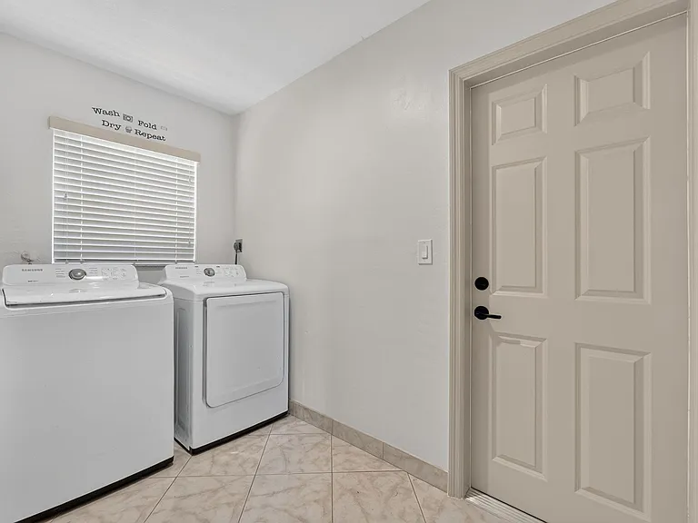 905 NW 133rd Ave — Photo 28