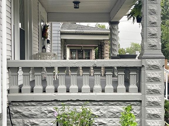 4th image of 840 S Broadway St