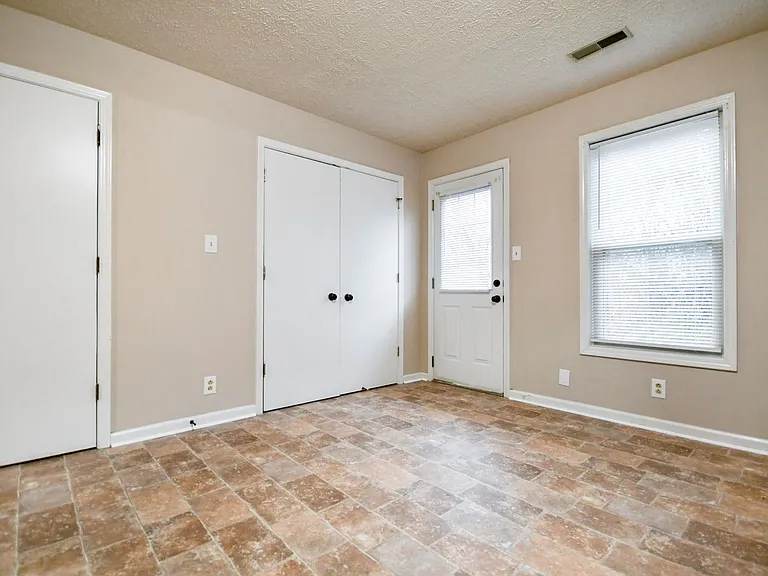 1710 Baltimore Dr — Photo 6