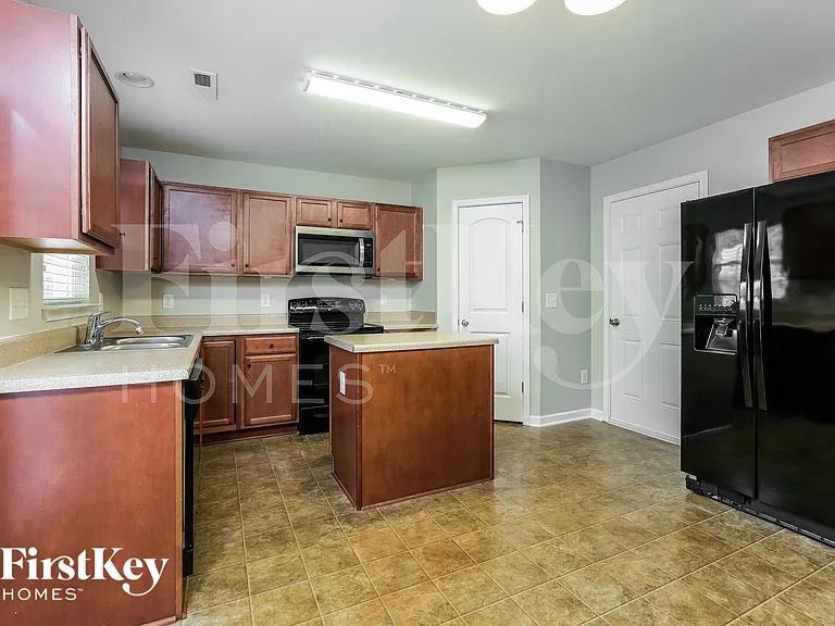 6600 Maderia Ct — Photo 5