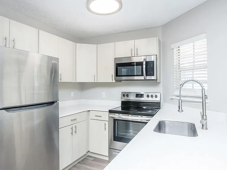 Highgate Apartments — Photo 9