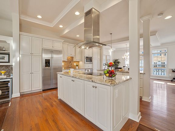 2nd image of 208 Burgundy Ln