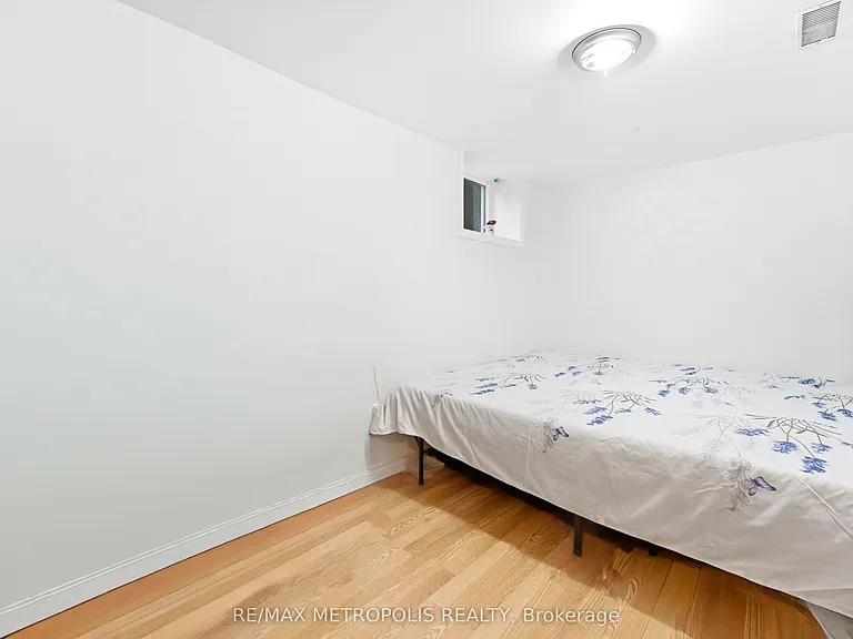 312 Palmerston Ave #BASEMENT — Photo 10