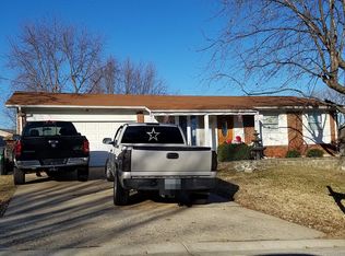 3525 Canterbury Dr, Saint Charles, MO 63303
