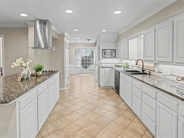 1431 Walnut Ln, Humble, TX 77339