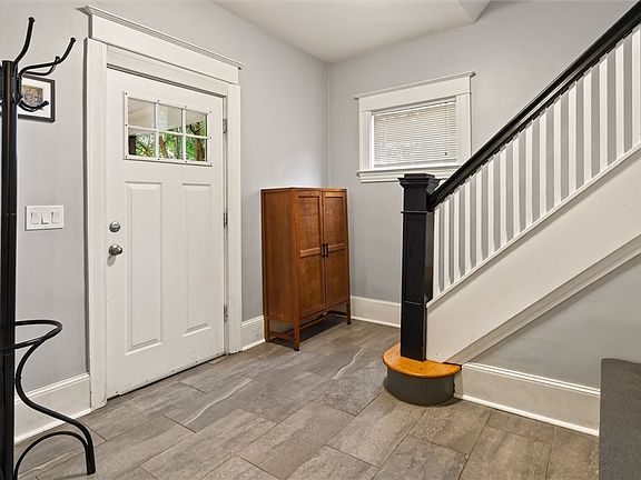 4th image of 120 Marion St