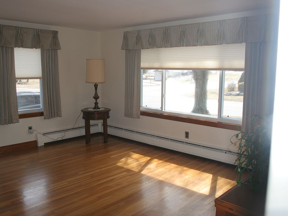 2nd image of 370 Arlington St