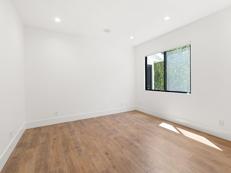 1st image of 22121 Providencia St