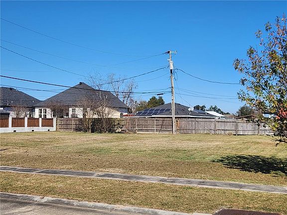 3rd image of 209 Genet Dr