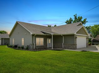 304 S Chestnut St, Edgewood, IA 52042