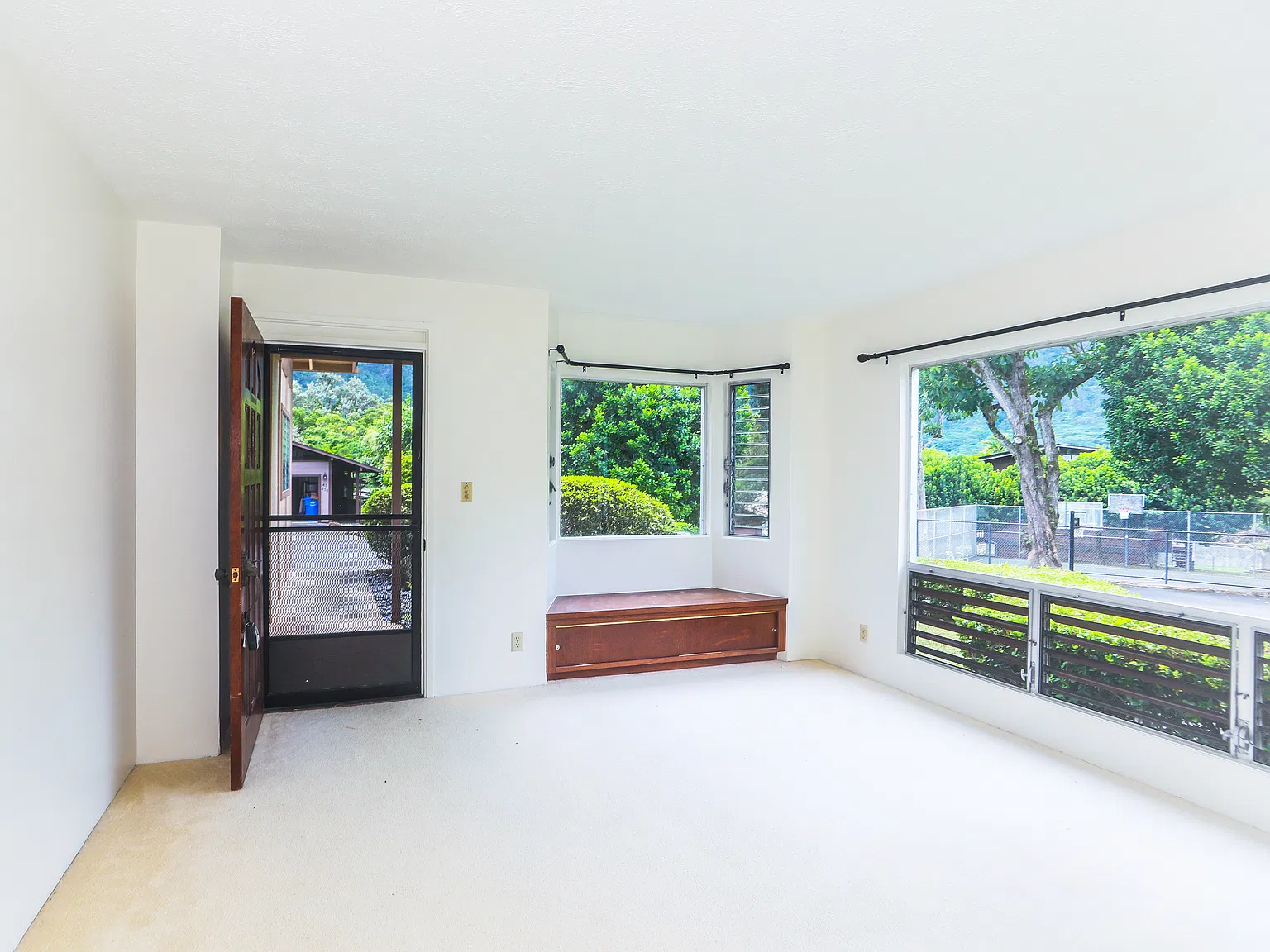 3 bed, 2.5 bath, 1589 sqft, $4,250 — Photo 3
