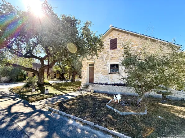 1 Mackenzie, Brackettville, TX 78832