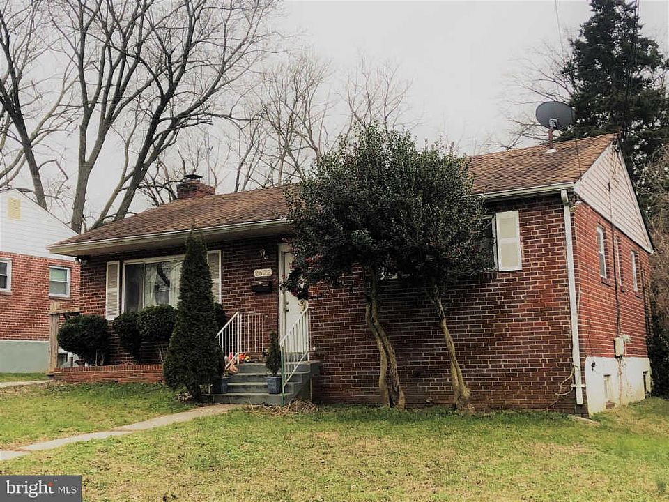 2nd image of 2622 Henderson Ave